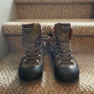 Simms felt sole wading boots size 9
